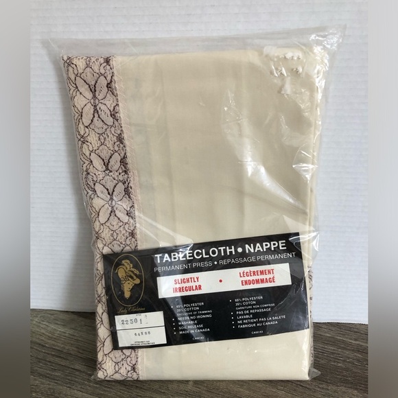 Vtg NOS Lady Christina Lace Edge Tablecloth - Picture 1 of 10